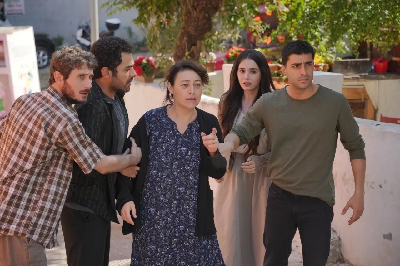 кадр из сериала "Достоинство"