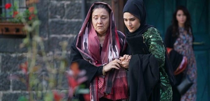 Турецкий сериал Истерзанная /  Ты расскажи, Карадениз 33 серия