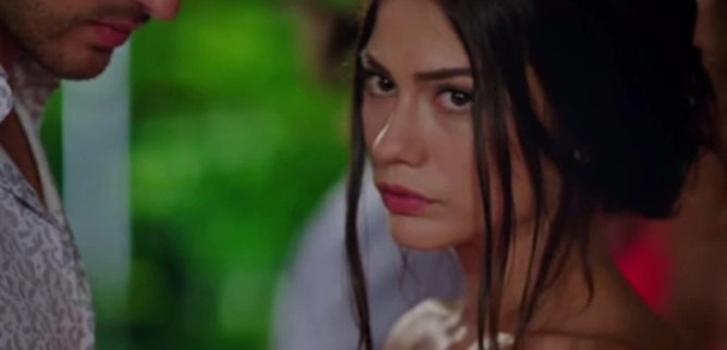 Турецкий сериал Запах клубники 8 серия