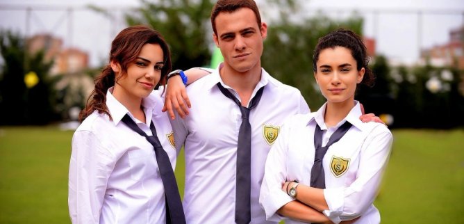 Турецкий сериал В ожидании солнца 1 серия