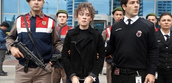 Турецкий сериал Дворик 17 серия