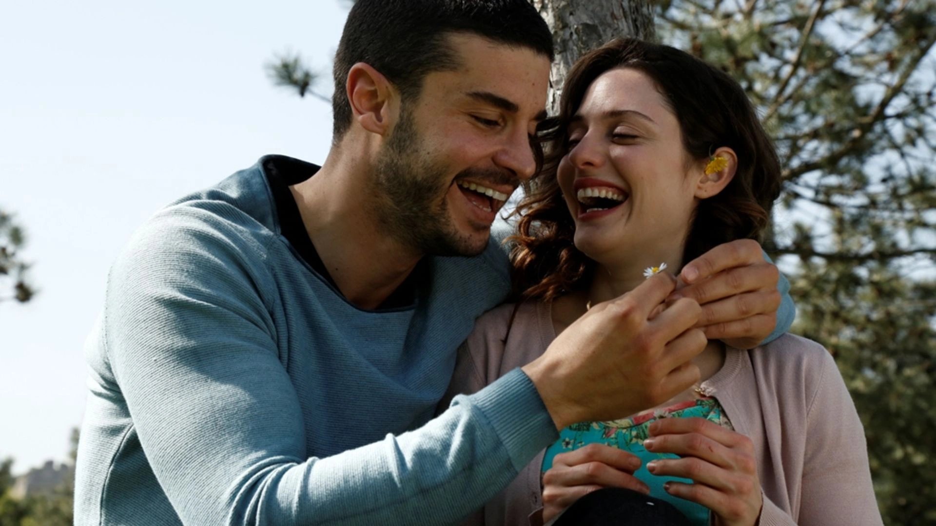 Статус отношений запутанное. Серен шириндже. Памир пекин жена. Статус отношений запутанное. Статус отношений запутано.