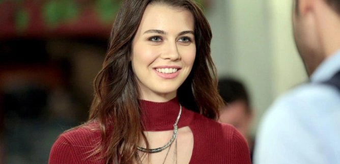 Турецкий сериал Горькая любовь 1 серия